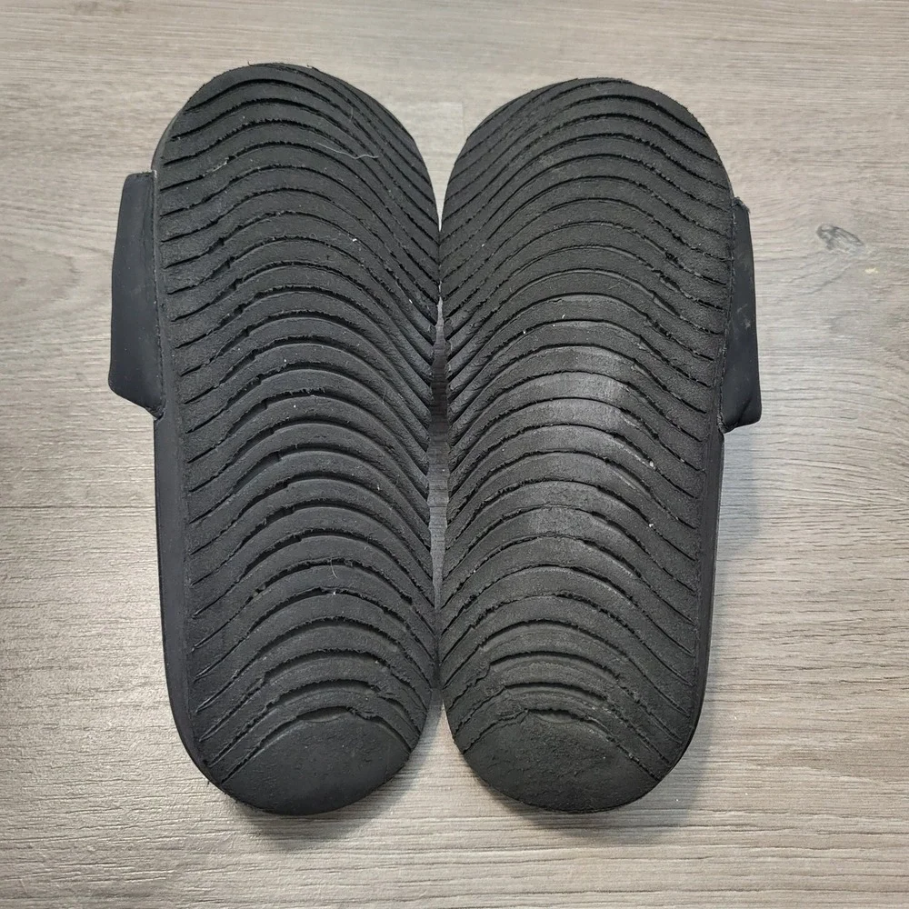 Nike Kawa Kids Slides Black Metallic Gold Athletic Sandals Size 2 Youth 2Y Pool